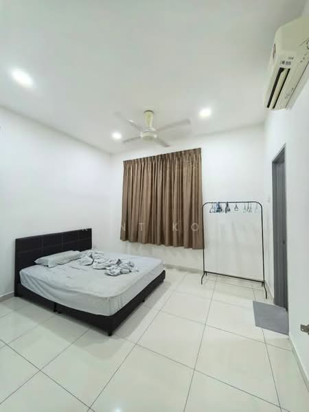 Rumah Teres untuk Disewa di Taman Mutiara Rini (Skudai) - Kent Koh - Bedroom - PropertyGuru.com.my