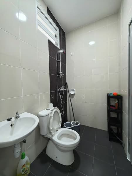 Rumah Teres untuk Disewa di Taman Mutiara Rini (Skudai) - Kent Koh - Bathroom - PropertyGuru.com.my