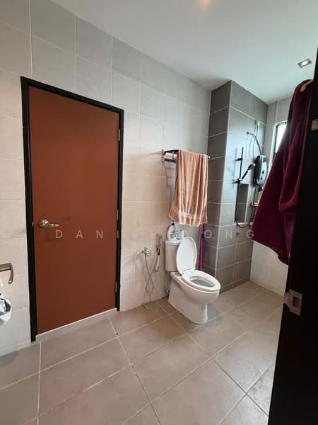 Rumah Teres untuk Dijual di Taman Scientex Pasir Gudang (Pasir Gudang) - Daniel Yong - Bathroom - PropertyGuru.com.my