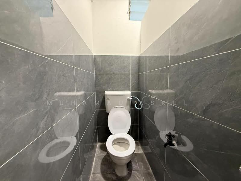 Rumah Flat untuk Dijual di Taman Mutiara Rini - Muhamad Asrul - Bathroom - PropertyGuru.com.my