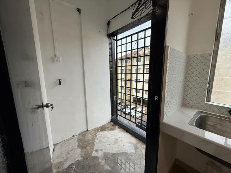 Rumah Flat untuk Dijual di Taman Mutiara Rini - Muhamad Asrul - Balcony - PropertyGuru.com.my