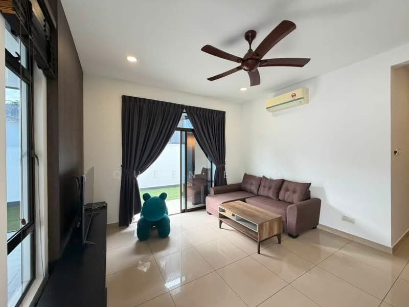 Rumah Kluster untuk Dijual di Taman Adda Heights (Tebrau) - Queenie Ng - Living Room - PropertyGuru.com.my