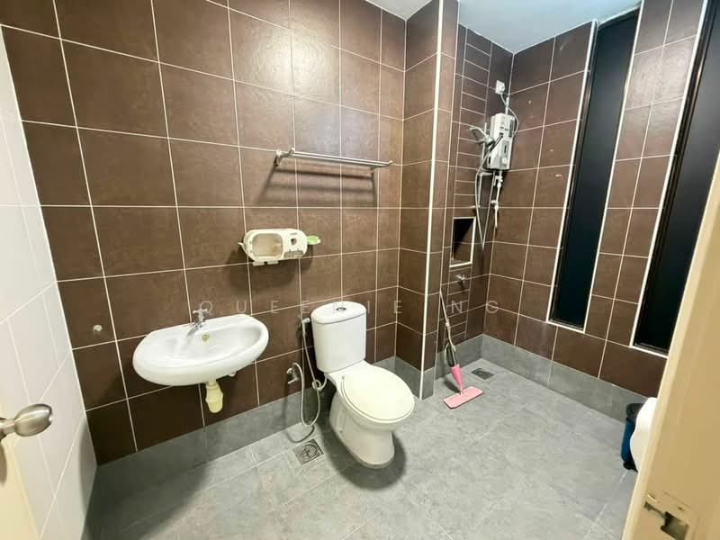 Rumah Kluster untuk Dijual di Taman Adda Heights (Tebrau) - Queenie Ng - Bathroom - PropertyGuru.com.my