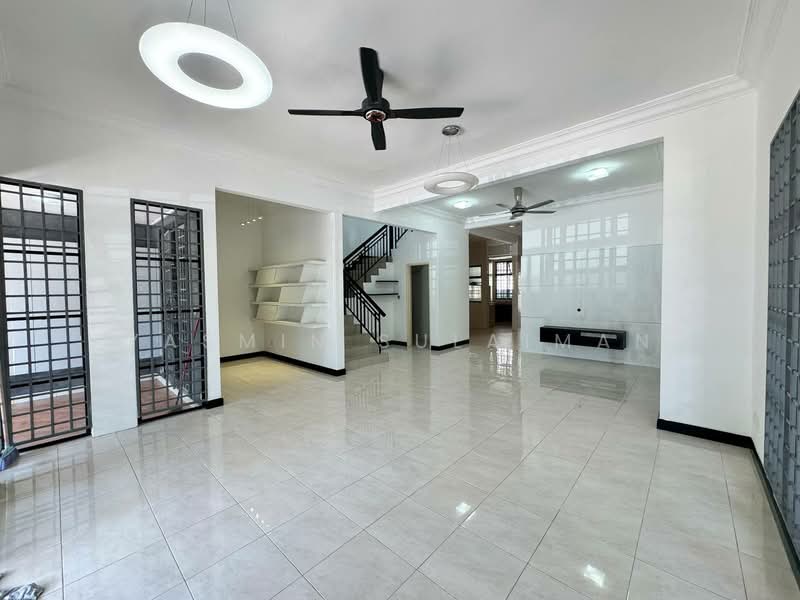 Rumah Teres 2-Tingkat untuk Dijual di Bukit Jelutong (Shah Alam) - Yasmin Sulaiman - Living Room - PropertyGuru.com.my