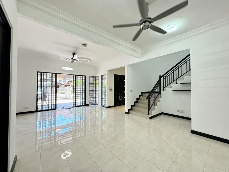 Rumah Teres 2-Tingkat untuk Dijual di Bukit Jelutong (Shah Alam) - Yasmin Sulaiman - Living Room - PropertyGuru.com.my