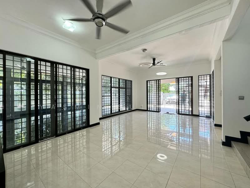 Rumah Teres 2-Tingkat untuk Dijual di Bukit Jelutong (Shah Alam) - Yasmin Sulaiman - Living Room - PropertyGuru.com.my