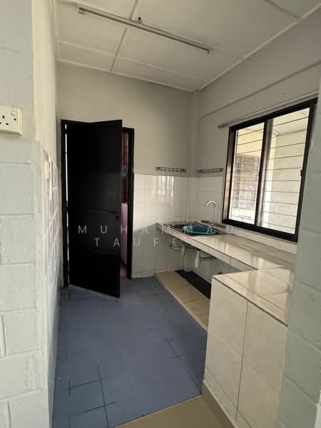 Flat for Rent at Teratai - Muhammad Taufeeq - Kitchen - PropertyGuru.com.my