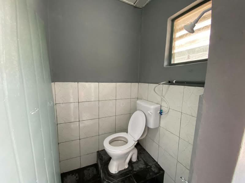 Rumah Flat untuk Dijual di Flat Taman Ungku Tun Aminah - Muhamad Asrul - Bathroom - PropertyGuru.com.my