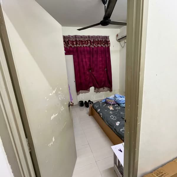 Pangsapuri untuk Dijual di Kipark Apartment - Winnie Property Johor - Bedroom - PropertyGuru.com.my