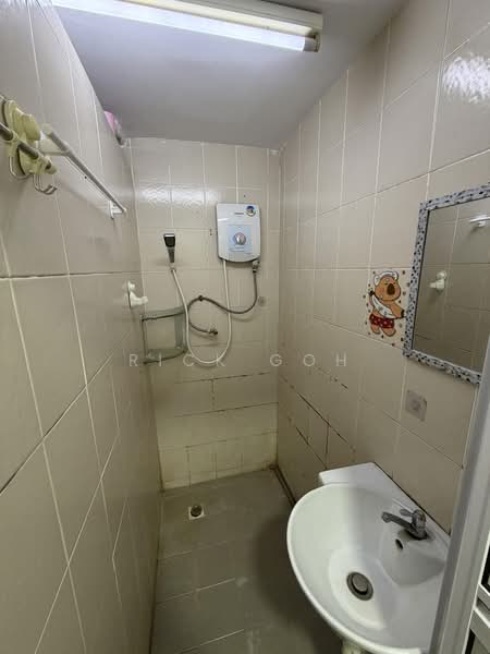 Apartment for Rent at Taman Bukit Erskine - Rick Goh - Bathroom - PropertyGuru.com.my
