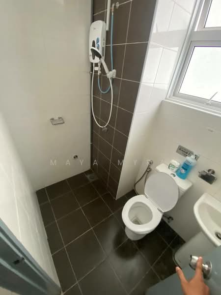 Kondominium untuk Disewa di Dwiputra Residences - Maya Myra - Bathroom - PropertyGuru.com.my
