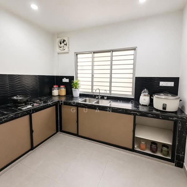 2-storey Terraced House for Sale in TAMAN PUCHONG UTAMA (Puchong) - Kho Chng Guan - Kitchen - PropertyGuru.com.my