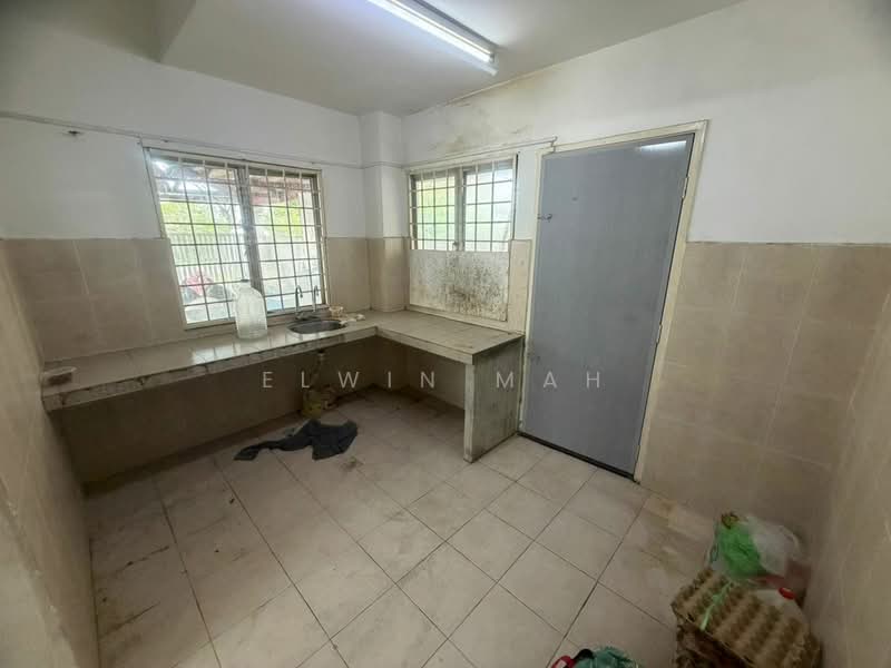 Semi-Detached House for Sale in Taman Garing Utama (Rawang) - Elwin Mah - Kitchen - PropertyGuru.com.my