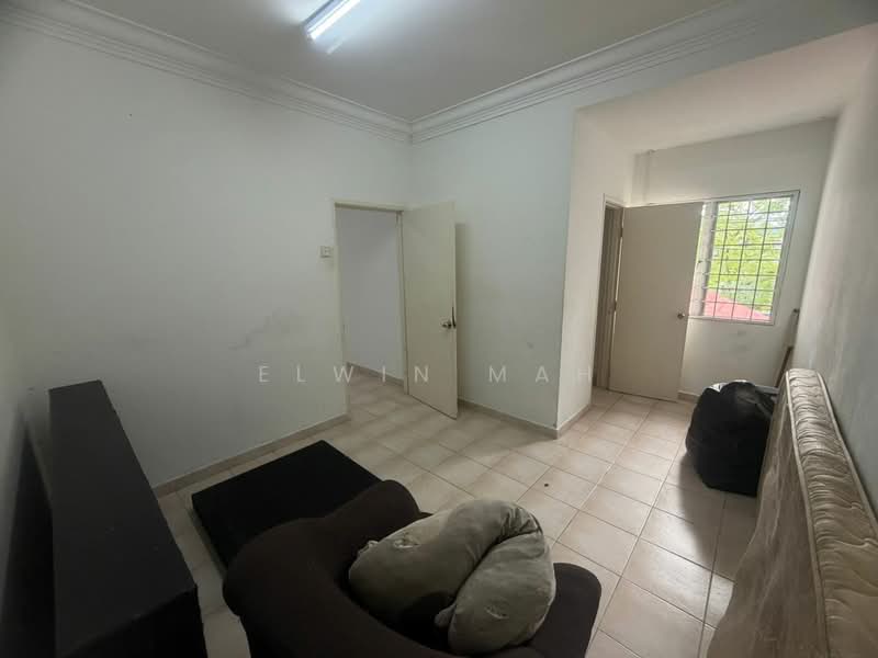 Semi-Detached House for Sale in Taman Garing Utama (Rawang) - Elwin Mah - Living Room - PropertyGuru.com.my