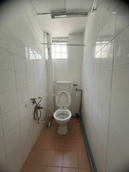 Pejabat untuk Disewa di Bandar Menjalara (Kuala Lumpur) - Jun How - Bathroom - PropertyGuru.com.my