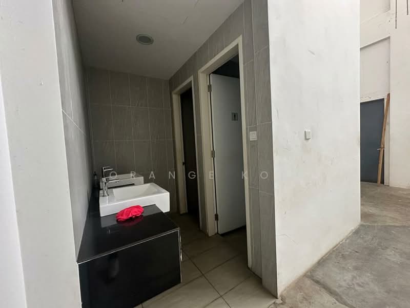 Kilang untuk Dijual di Eco Business Park 2 Senai (Senai) - Orange Koh - Bathroom - PropertyGuru.com.my