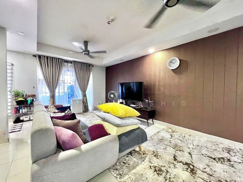 Rumah Teres 2 Tingkat untuk Dijual di Taman Cahaya Alam (Shah Alam) - Fahana Rashid - Living Room - PropertyGuru.com.my