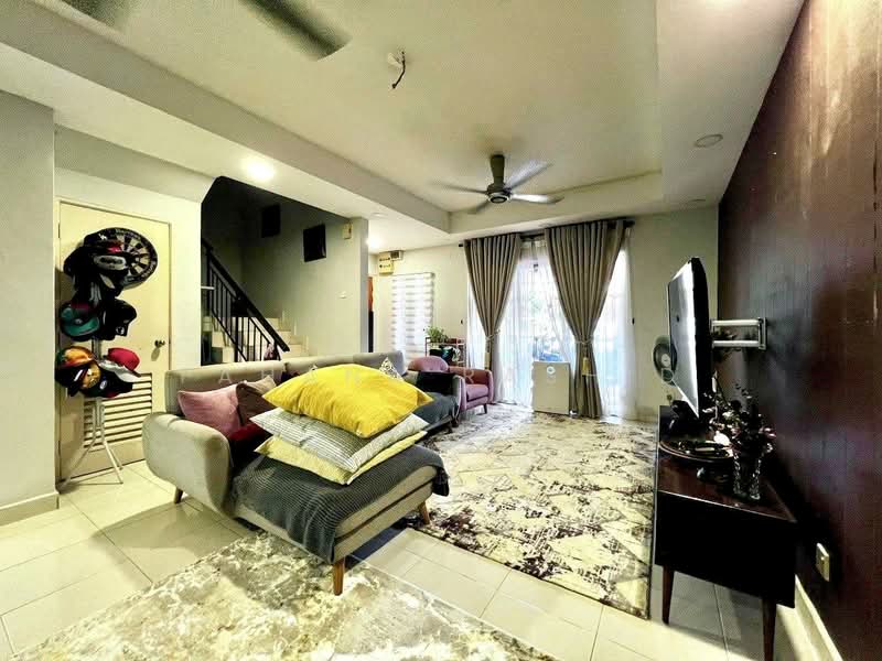 Rumah Teres 2 Tingkat untuk Dijual di Taman Cahaya Alam (Shah Alam) - Fahana Rashid - Living Room - PropertyGuru.com.my