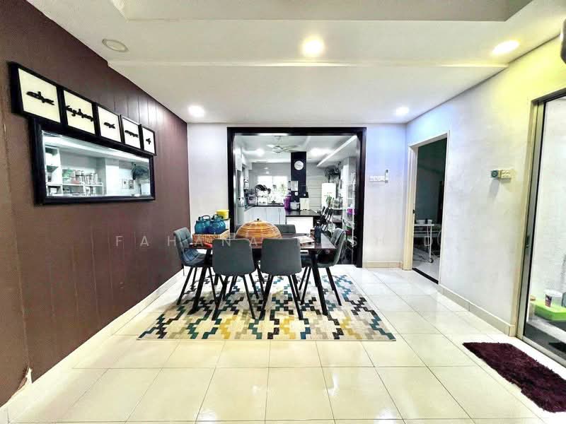 Rumah Teres 2 Tingkat untuk Dijual di Taman Cahaya Alam (Shah Alam) - Fahana Rashid - Dining Room - PropertyGuru.com.my