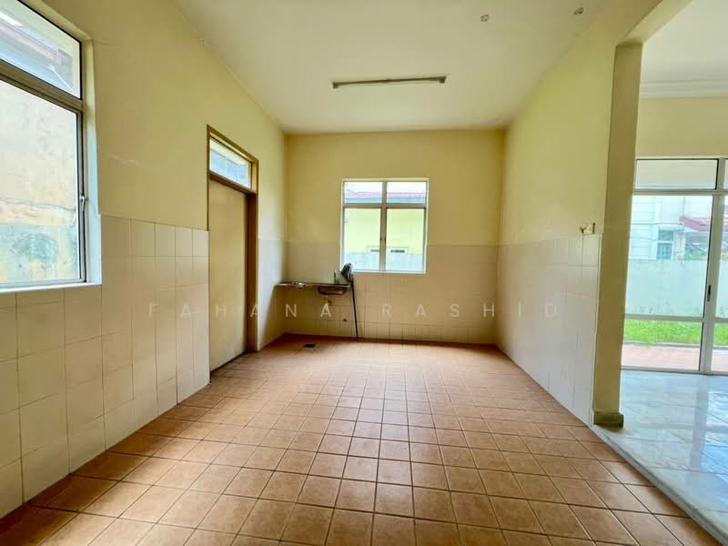 Semi-Detached House for Sale in Subang Bestari (Shah Alam) - Fahana Rashid - Kitchen - PropertyGuru.com.my