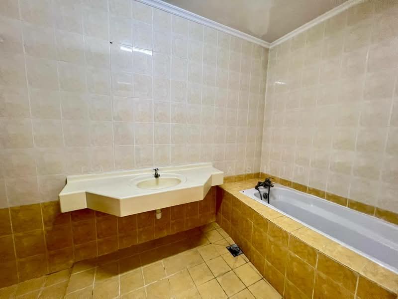Semi-Detached House for Sale in Subang Bestari (Shah Alam) - Fahana Rashid - Bathroom - PropertyGuru.com.my
