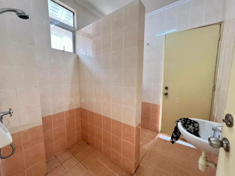Semi-Detached House for Sale in Subang Bestari (Shah Alam) - Fahana Rashid - Bathroom - PropertyGuru.com.my