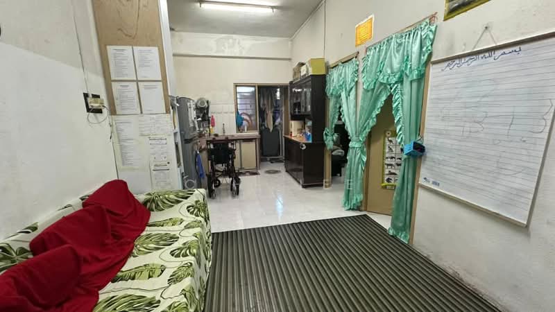 Rumah Flat untuk Dijual di Taman Emas - C.H. Lee - Living Room - PropertyGuru.com.my