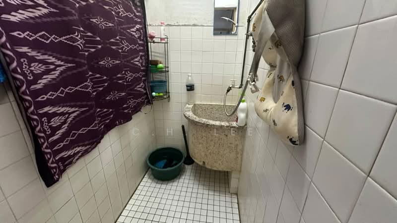 Rumah Flat untuk Dijual di Taman Emas - C.H. Lee - Bathroom - PropertyGuru.com.my