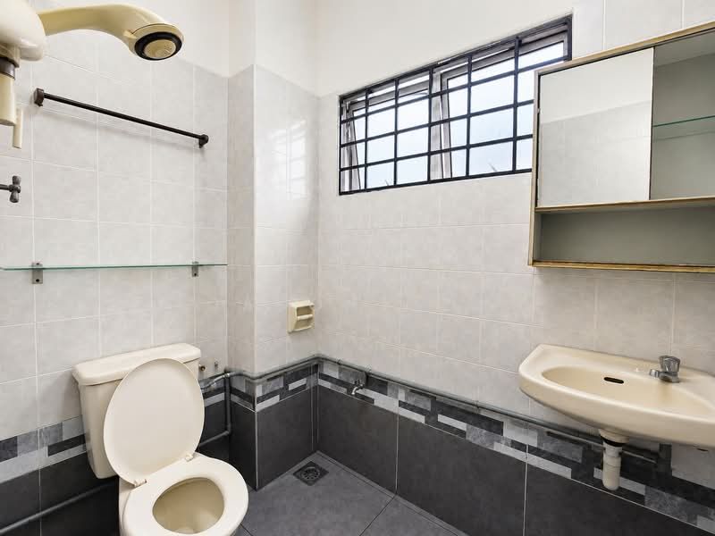 2-storey Terraced House for Rent in Usj 11 (Subang Jaya) - Jason Ooi - Bathroom - PropertyGuru.com.my