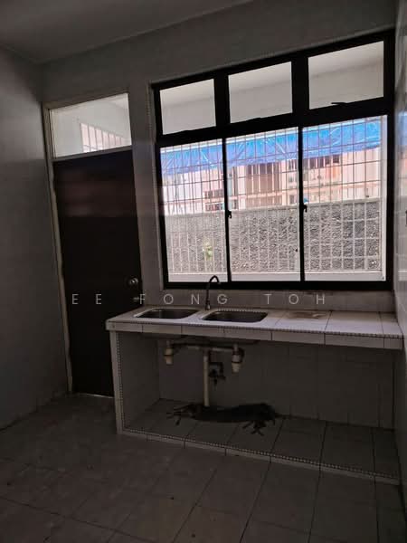 Semi-Detached House for Sale in Taman Perling (Perling) - Ee Fong Toh - Kitchen - PropertyGuru.com.my