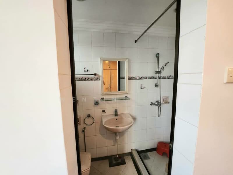 Semi-Detached House for Sale in Taman Pelangi (Johor Bahru) - Wenting Lee - Bathroom - PropertyGuru.com.my