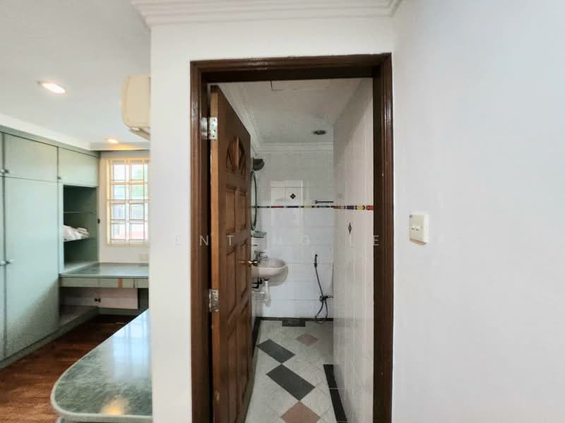 Semi-Detached House for Sale in Taman Pelangi (Johor Bahru) - Wenting Lee - Bathroom - PropertyGuru.com.my
