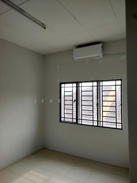 Rumah Berkembar untuk Dijual di Taman Puncak Jalil (Seri Kembangan) - Jerry Lee - PropertyGuru.com.my