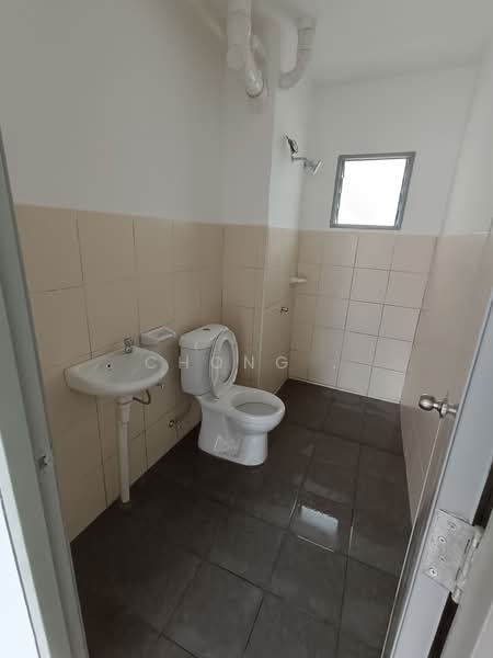 Pangsapuri untuk Disewa di Gapura Bayu - Chong . - Bathroom - PropertyGuru.com.my