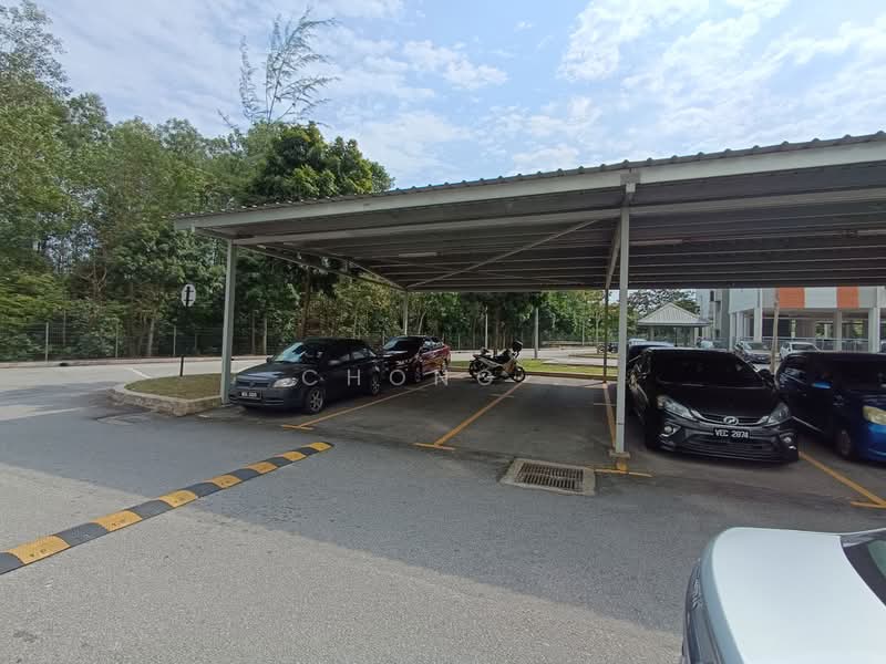 Pangsapuri untuk Disewa di Gapura Bayu - Chong . - Car Park - PropertyGuru.com.my