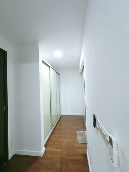 Servis Apartment untuk Dijual di The Elements - Sam Yap - Corridor - PropertyGuru.com.my