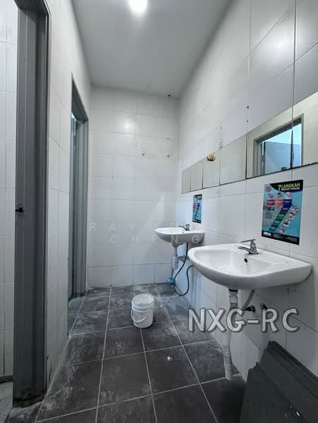Kedai untuk Disewa di Kota Kemuning (Shah Alam) - Raymond Cheng - Bathroom - PropertyGuru.com.my