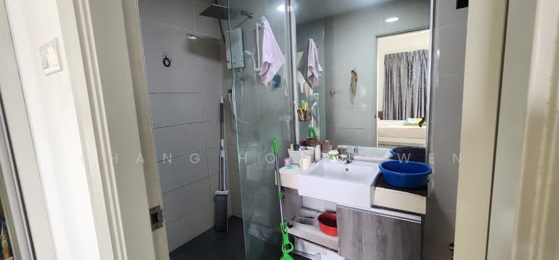 Service Residence for Sale at Southkey Mosaic - Chang Hoong Wen - Bathroom - PropertyGuru.com.my