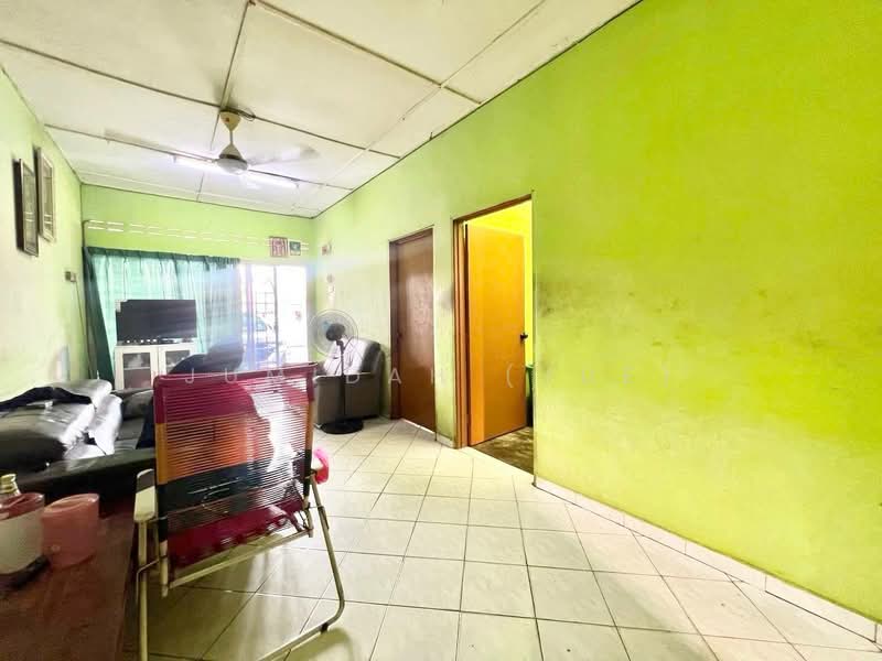 Rumah Teres 1 Tingkat untuk Dijual di Bandar Rinching Seksyen 5 (Semenyih) - JUMIDAH (JUE) - Living Room - PropertyGuru.com.my