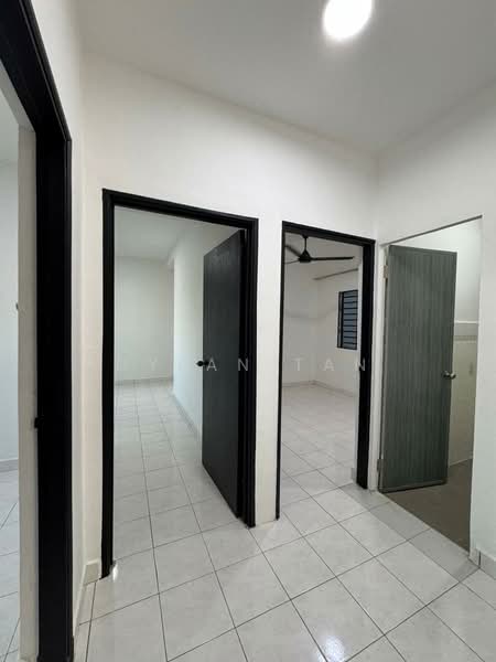 Condominium for Sale at Selesa Puteri Condominium - Dylan Tan - Corridor - PropertyGuru.com.my