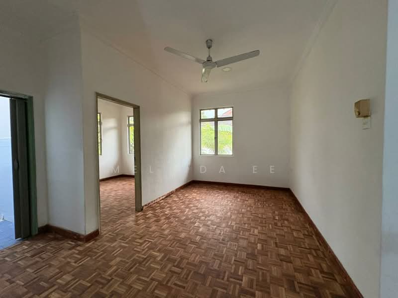 Rumah Berkembar untuk Dijual di Taman Bukit Kempas (Tampoi) - Melinda Ee - Living Room - PropertyGuru.com.my