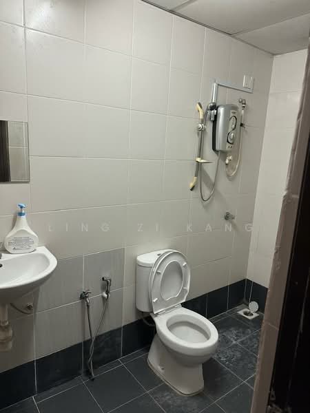 Service Residence for Sale at Amara - Ling Zi Kang - Bathroom - PropertyGuru.com.my