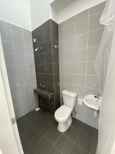 2-storey Terraced House for Sale in Hulu Langat (Selangor) - Hawa Ibrahim - Bathroom - PropertyGuru.com.my