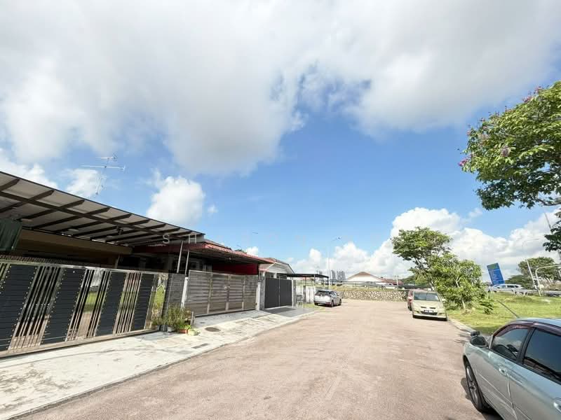 1-storey Terraced House for Sale in Bukit Indah (Iskandar Puteri (Nusajaya)) - Sharon Ng - Exterior - PropertyGuru.com.my