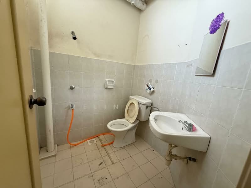Apartment for Sale at Lake View Suites - Melinda Ee - Bathroom - PropertyGuru.com.my
