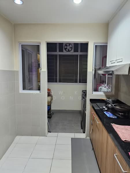 Servis Apartment untuk Dijual di Koi Kinrara - Chow Kok Toong - Kitchen - PropertyGuru.com.my
