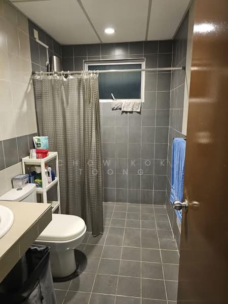 Servis Apartment untuk Dijual di Koi Kinrara - Chow Kok Toong - Bathroom - PropertyGuru.com.my