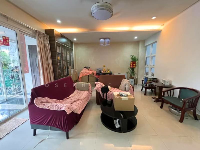 2-storey Terraced House for Sale in Glenmarie (Selangor) - Josephine Chou - Living Room - PropertyGuru.com.my