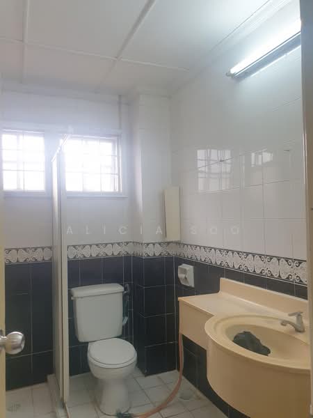 2-storey Terraced House for Sale in Bukit Rahman Putra (Sungai Buloh) - Alicia Soo - Bathroom - PropertyGuru.com.my