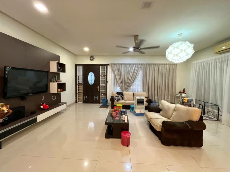 2-storey Terraced House for Sale in Glenmarie (Selangor) - Josephine Chou - Living Room - PropertyGuru.com.my
